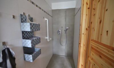 neues Duschbad im EG (Zweifamilienhaus, Norden-Leybuchtpolder)