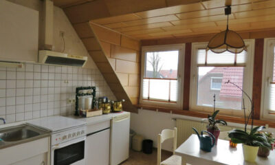 Küche im Dachgeschoss (1-2 Familienhaus, Osteel)