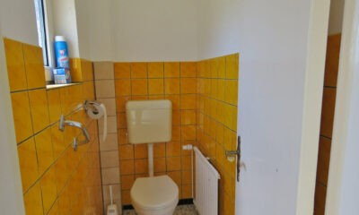 Separates WC im Erdgeschoss (Einfamilienhaus, Berumbur)